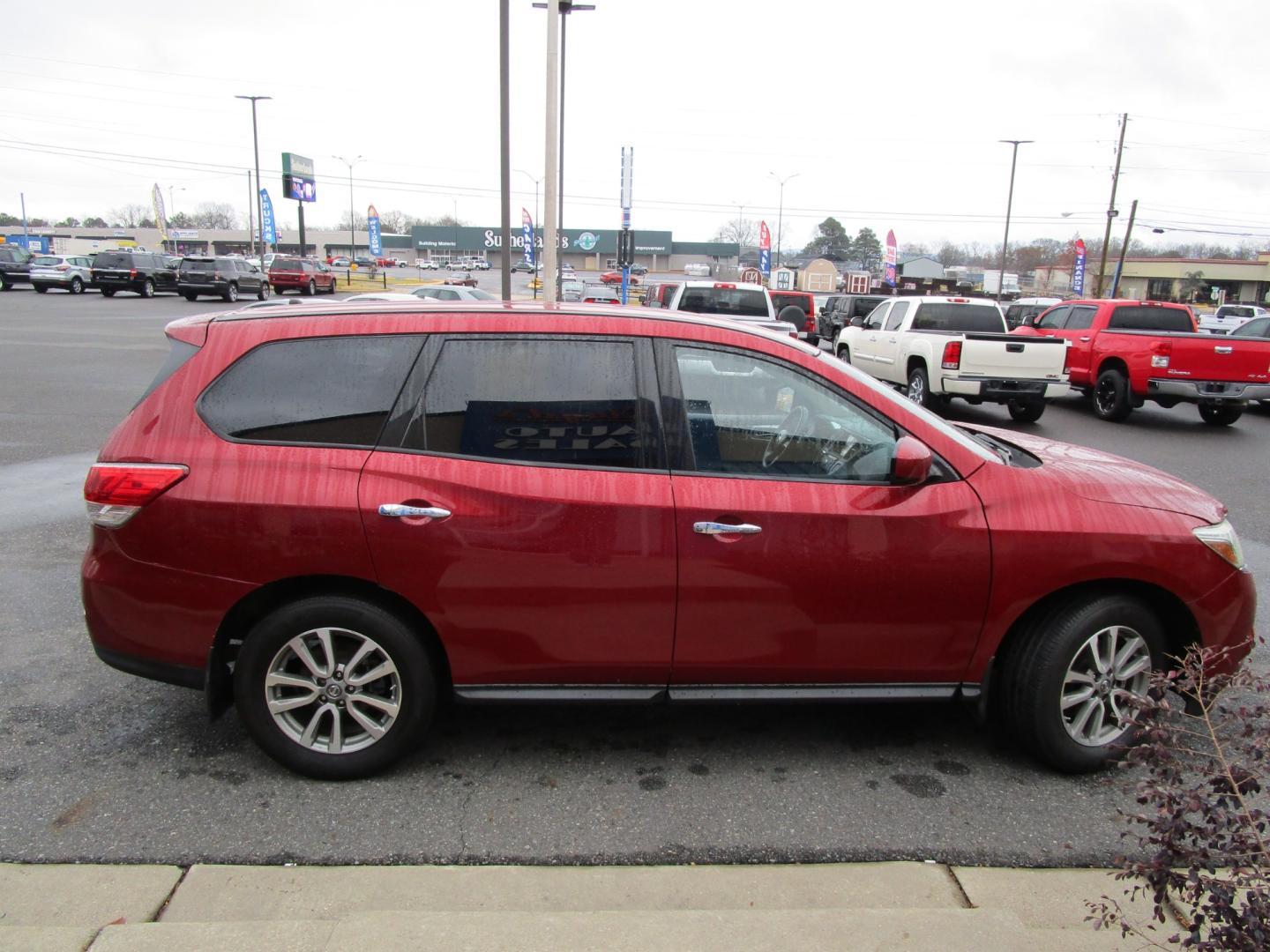 2014 RED Nissan Pathfinder (5N1AR2MN9EC) , located at 1814 Albert Pike Road, Hot Springs, AR, 71913, (501) 623-1717, 34.494228, -93.094070 - Photo#6